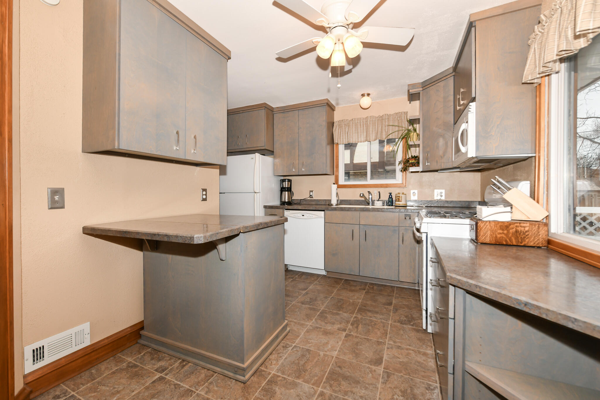 3018 North 73rd Street Milwaukee, WI 53210 - Photo 16 of 43 Bonus Countertop Extended