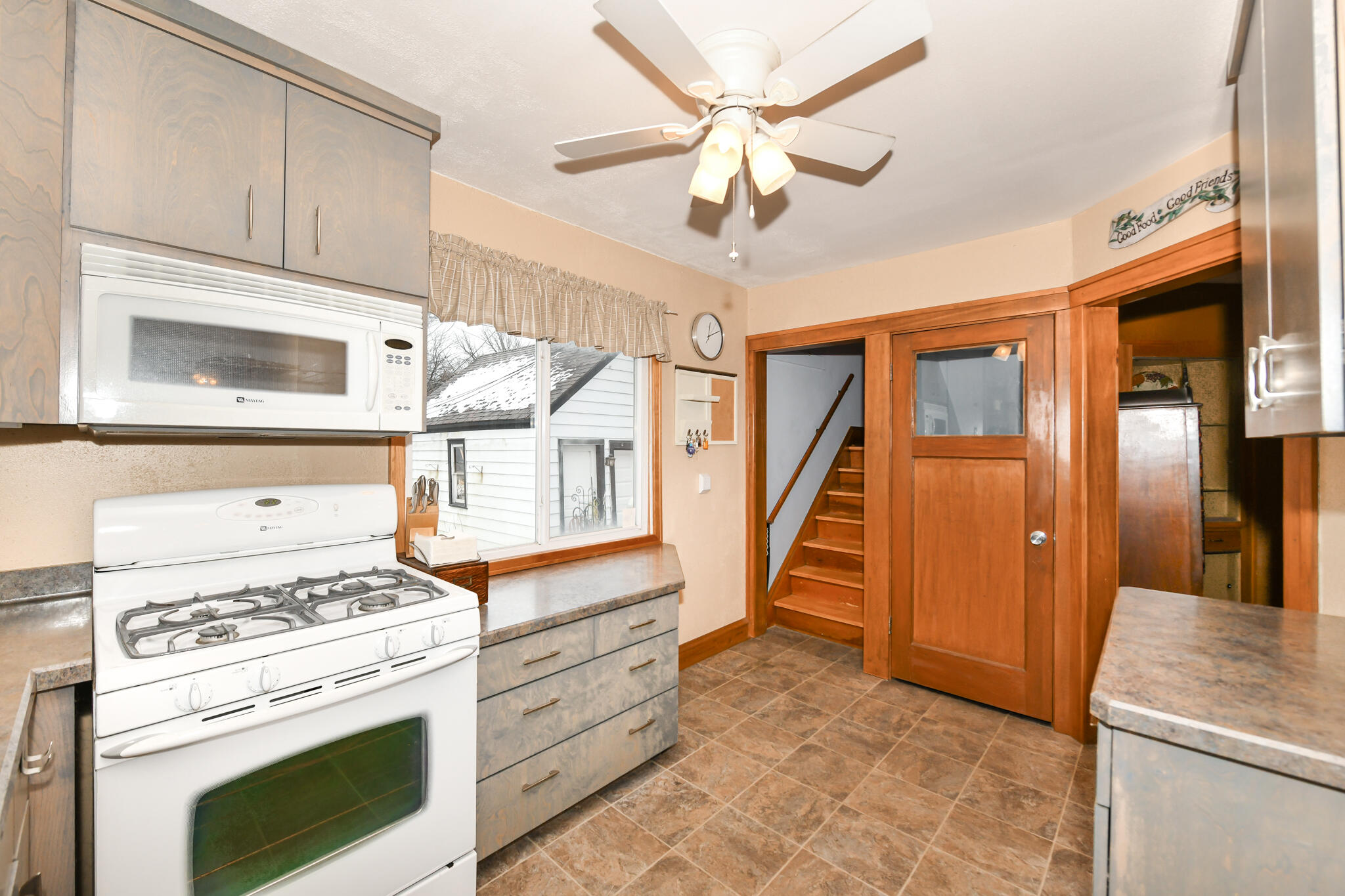 3018 North 73rd Street Milwaukee, WI 53210 - Photo 18 of 43 Gas Stove & Microwave Included