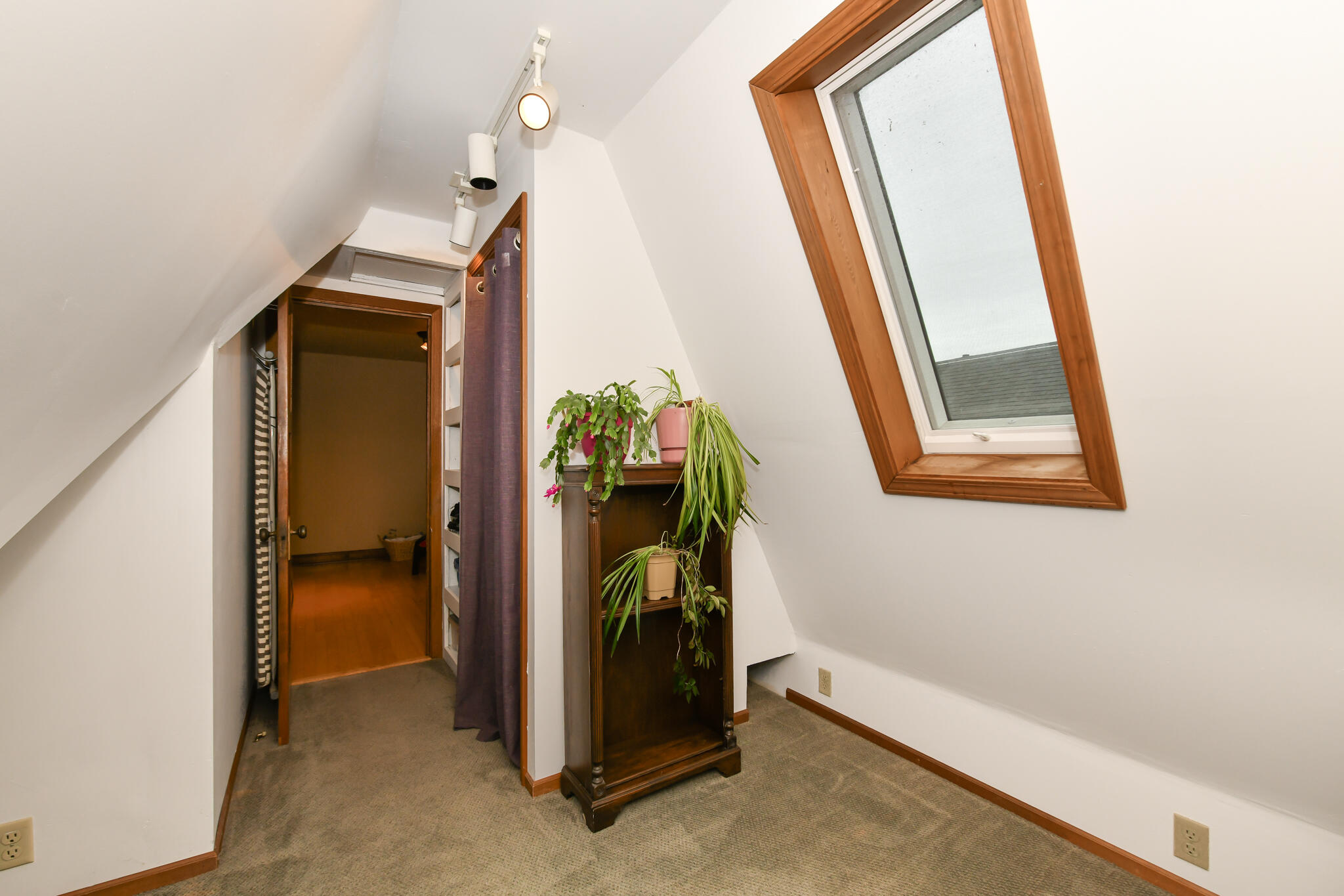 3018 North 73rd Street Milwaukee, WI 53210 - Photo 31 of 43 View of Skylight and Closet