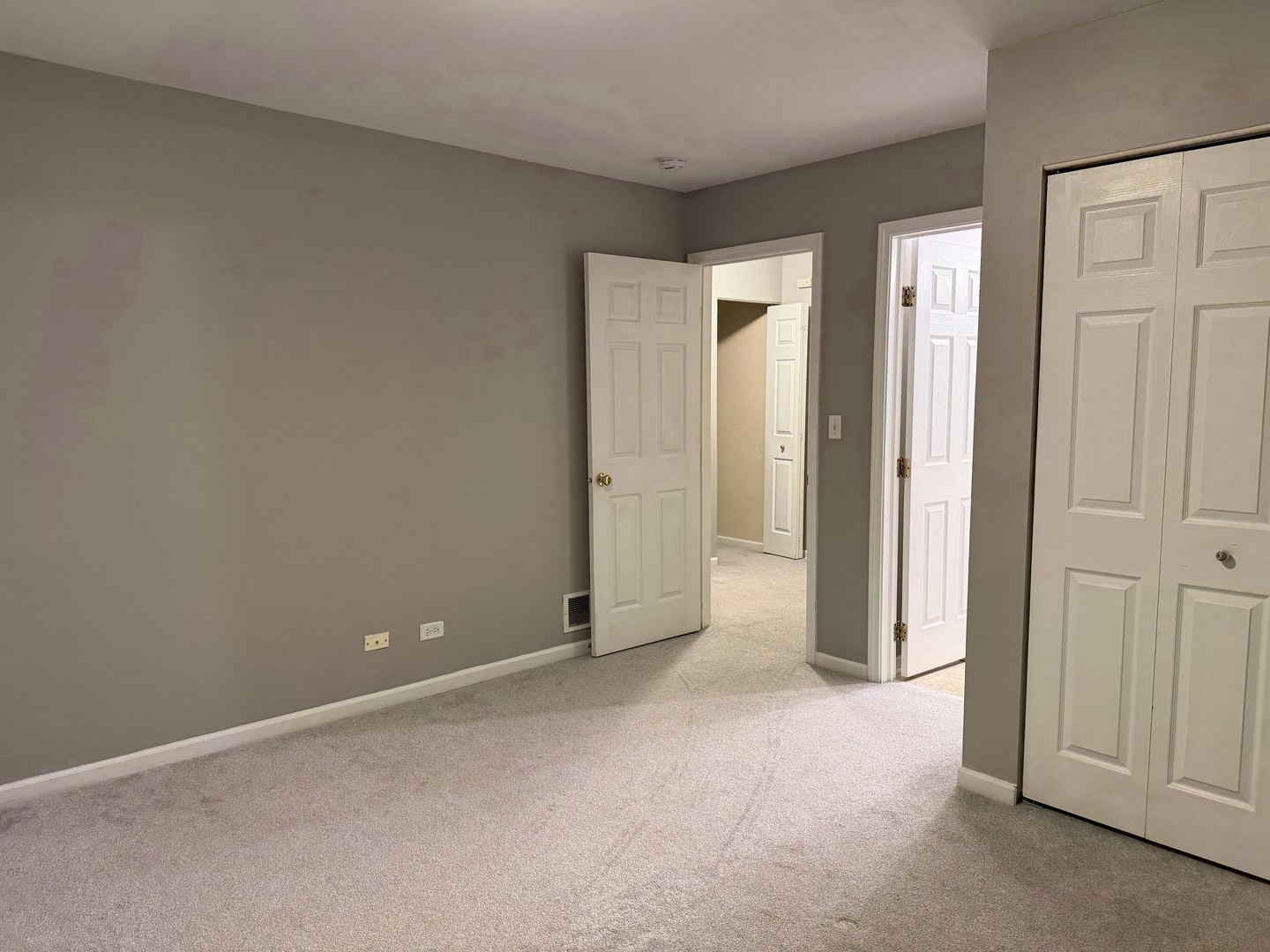 3367 Ravinia Circle Aurora, IL 60504 - Photo 10 of 14 an empty room with closet area