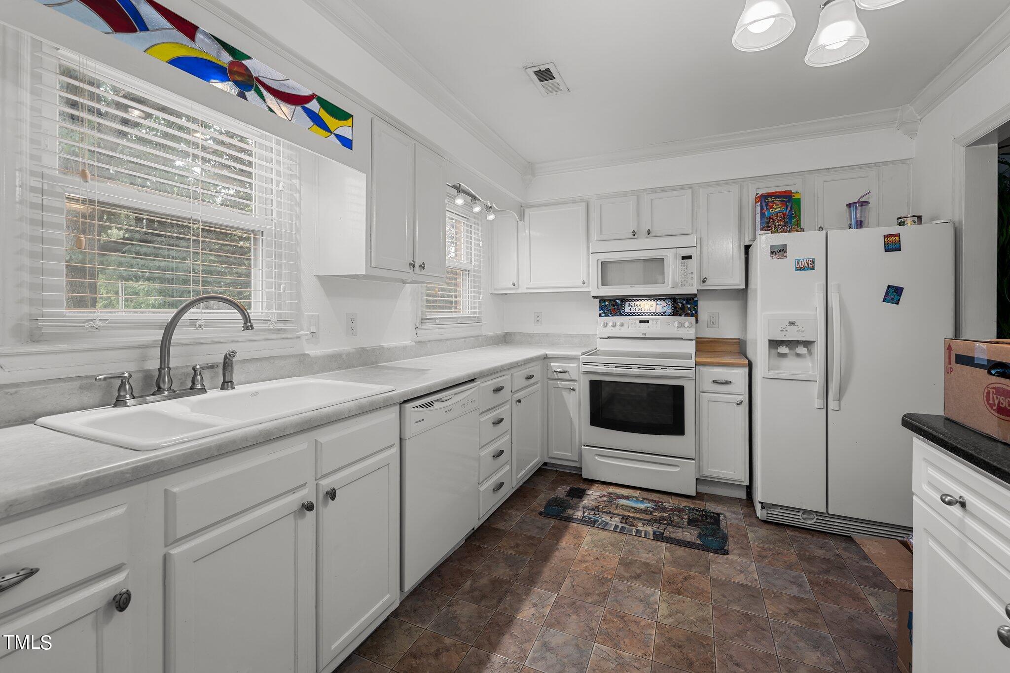 2202 Huntington Road, Unit D1 Burlington, NC 27215 - Photo 4 of 18 11-web-or-mls-_1064722