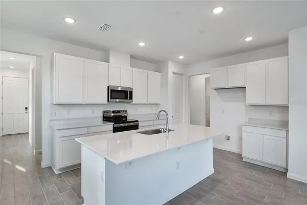 $422,950 | 1253 Daisy Hill Avenue, Dundee, FL 33838