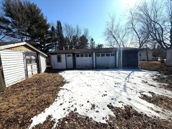 $68,000 | 144 South Grand Avenue, Embarrass, WI 54933