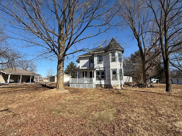 $68,000 | 144 South Grand Avenue, Embarrass, WI 54933