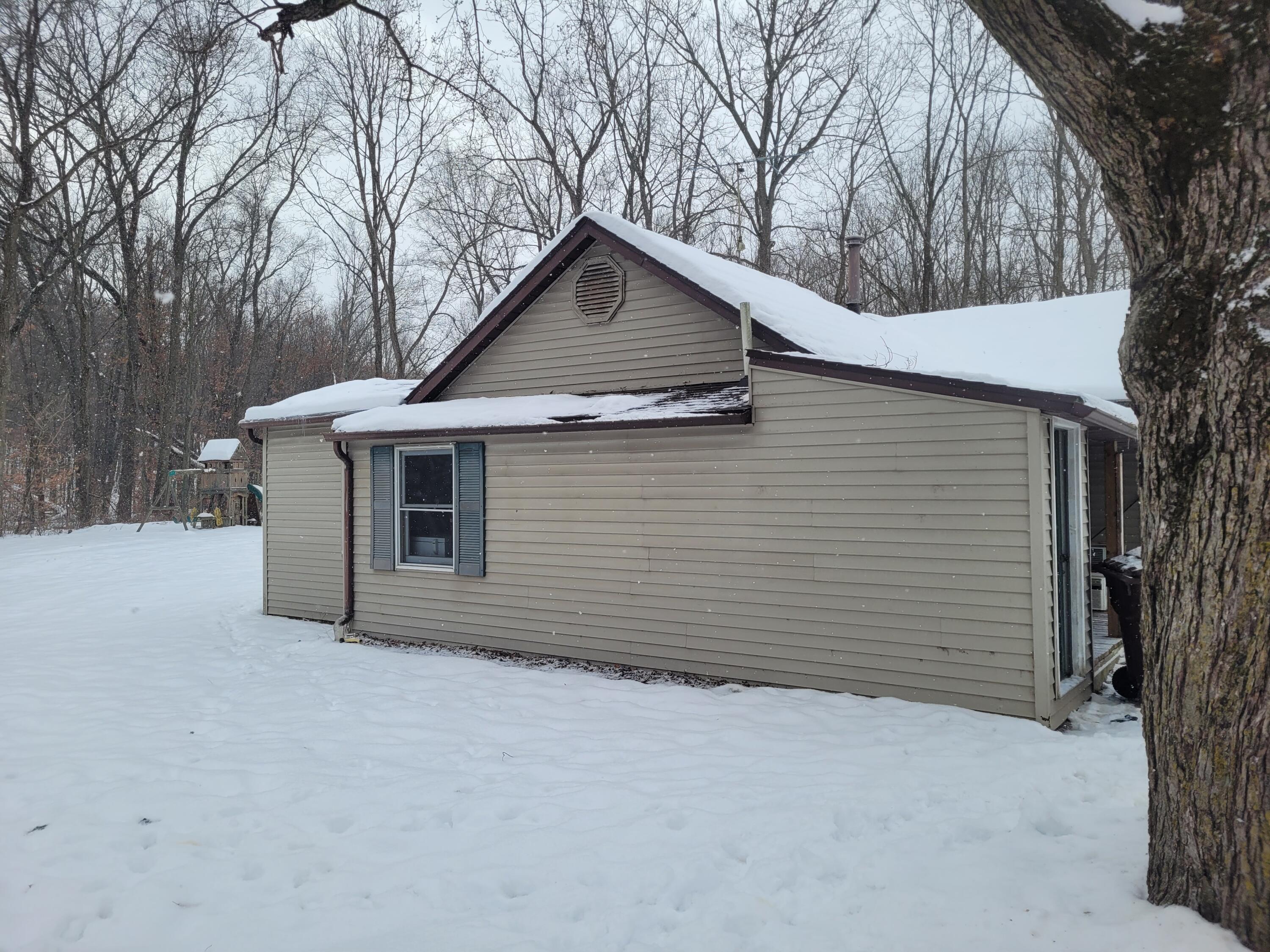 11800 Bellevue Road Battle Creek, MI 49014 - Photo 2 of 20 20251211_130014