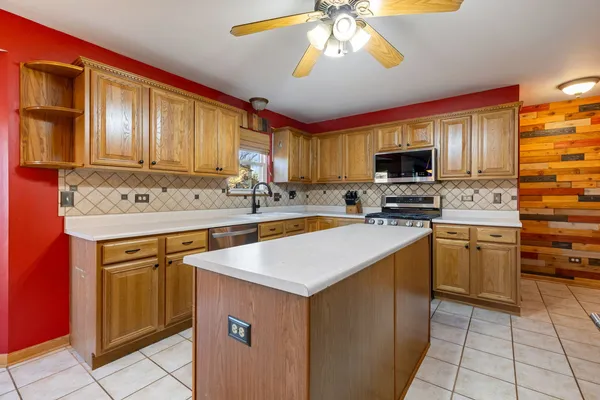 $450,000 | 1848 Maple Glen Drive, Plainfield, IL 60586