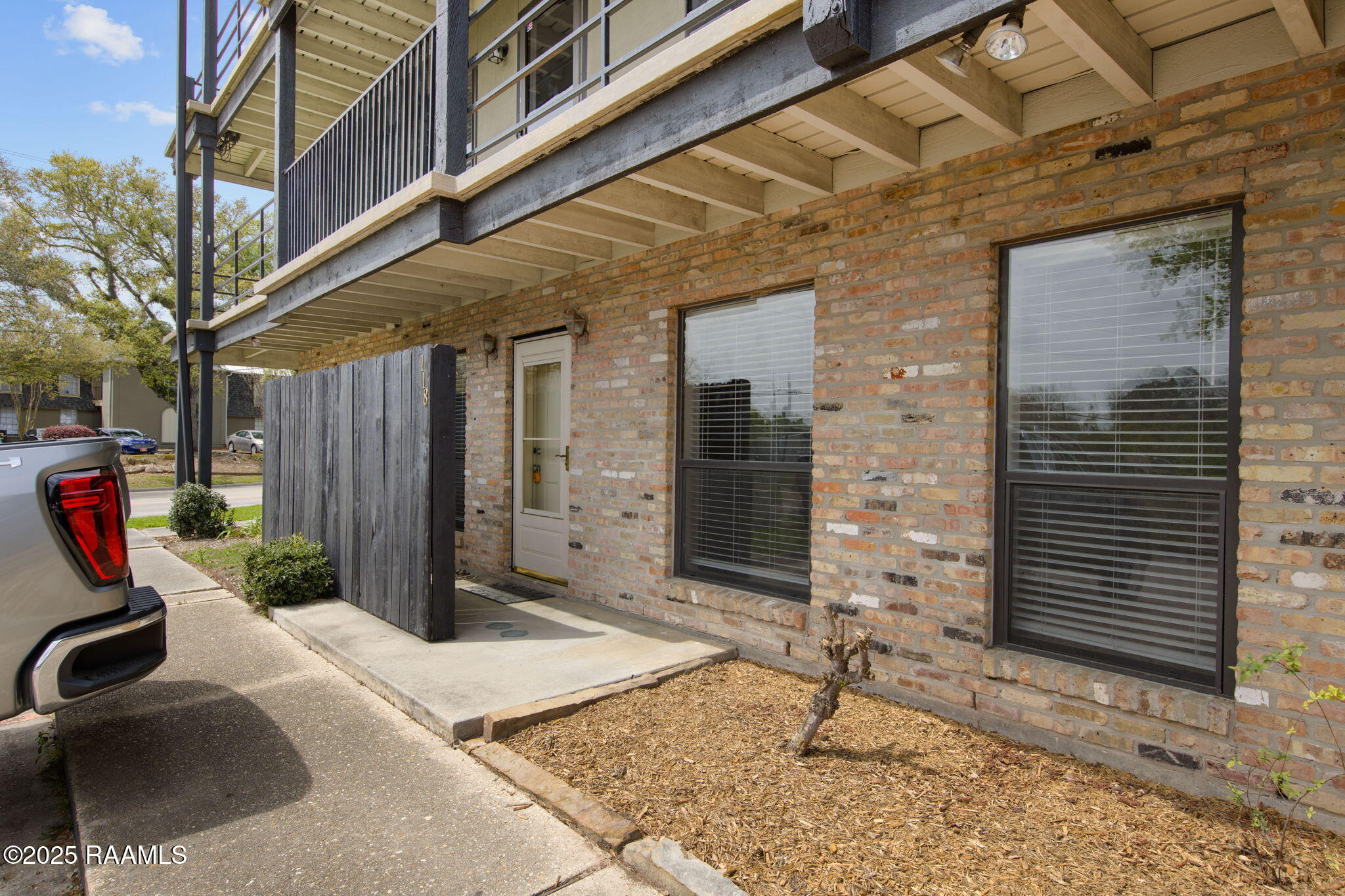 2-web-or-mls-701 S College 118-2