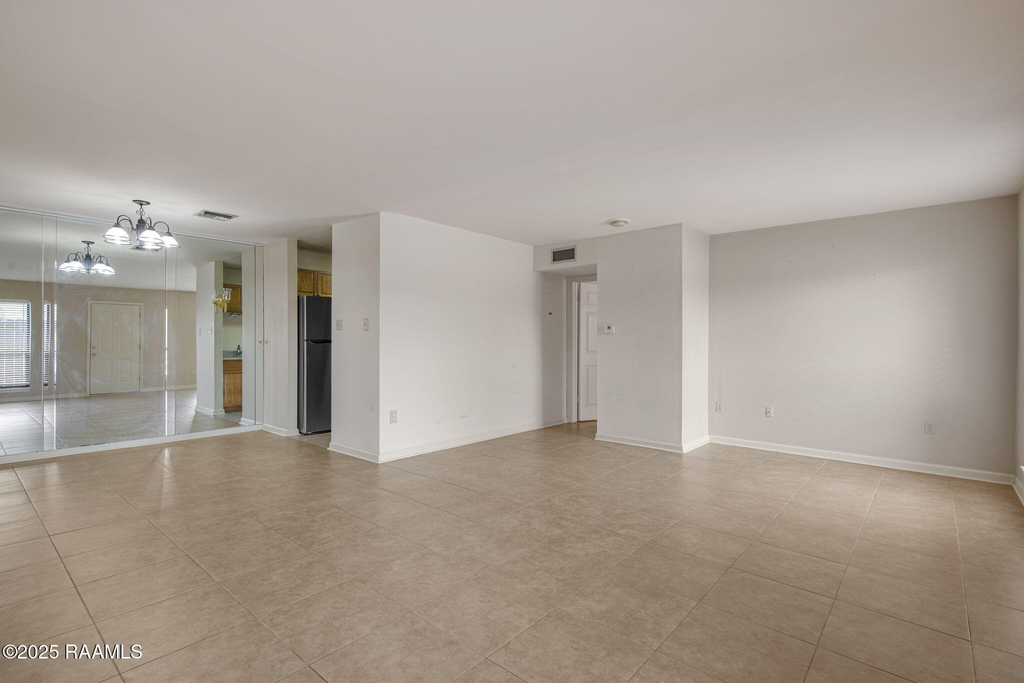 701 South College Road, Unit 118 Lafayette, LA 70503 - Photo 3 of 23 6-web-or-mls-701 S College 118-6