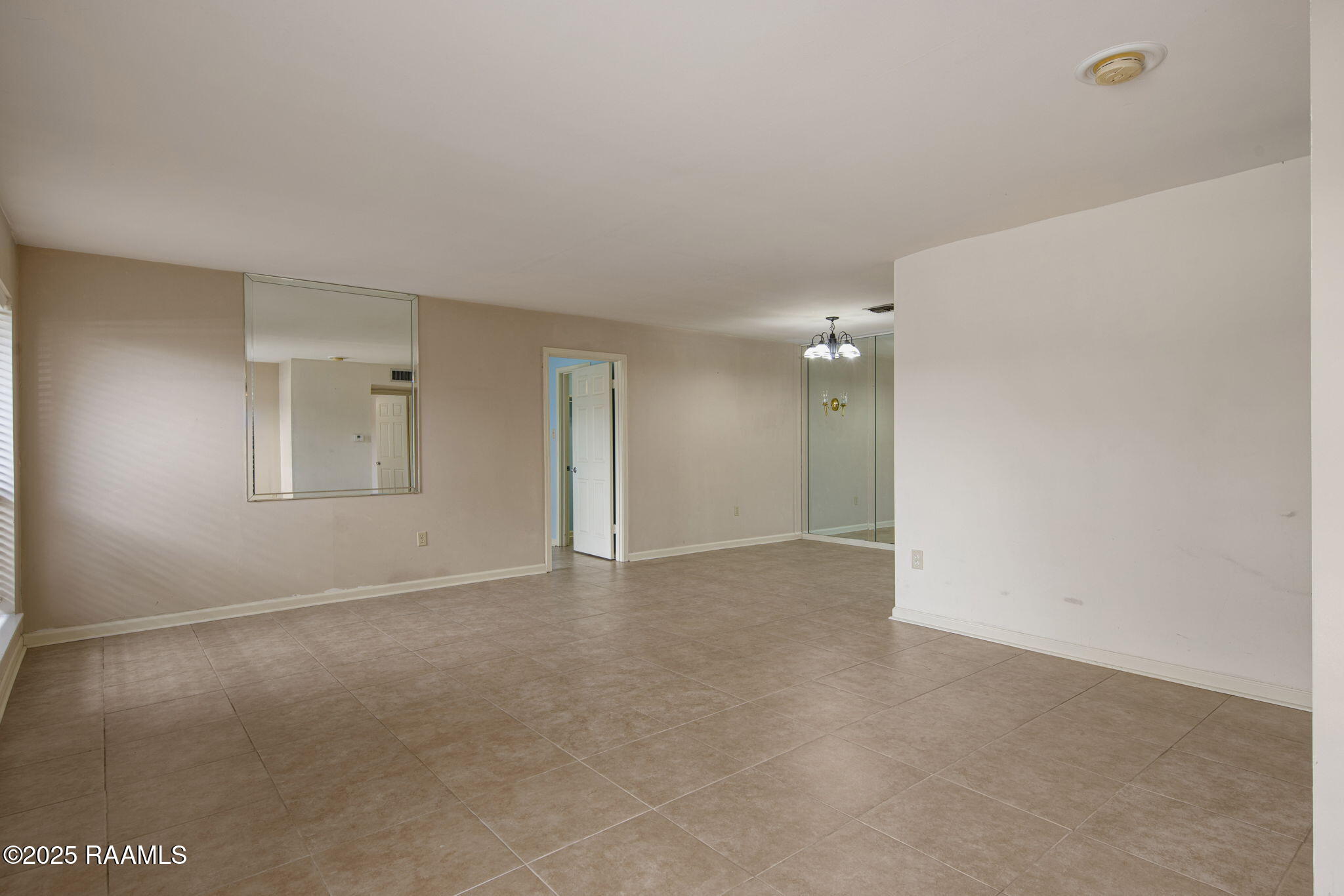 701 South College Road, Unit 118 Lafayette, LA 70503 - Photo 5 of 23 4-web-or-mls-701 S College 118-4