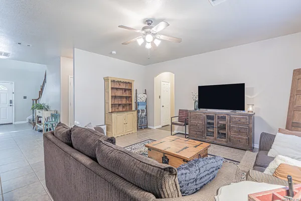 $2,900 | 8223 Sabinoso Drive, Helotes, TX 78023