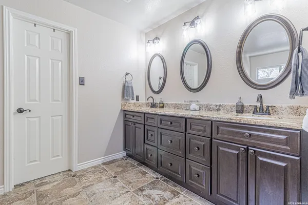 $2,900 | 8223 Sabinoso Drive, Helotes, TX 78023