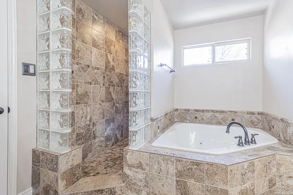 $2,900 | 8223 Sabinoso Drive, Helotes, TX 78023