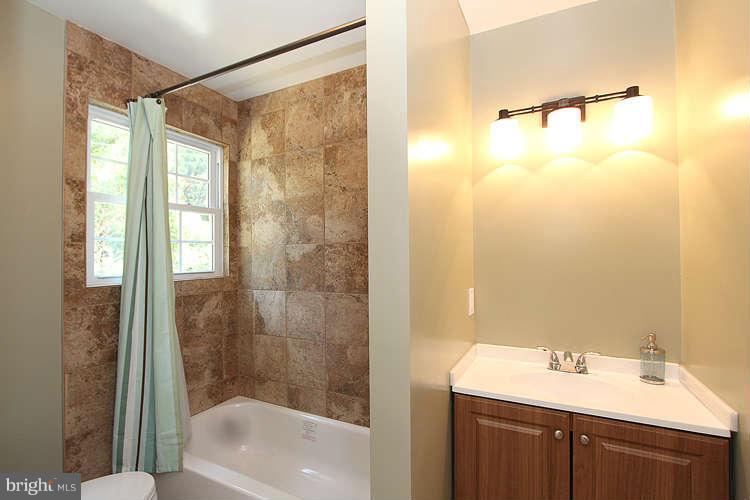 13600 Livingston Road Clinton, MD 20735 - Photo 21 of 30 Bath