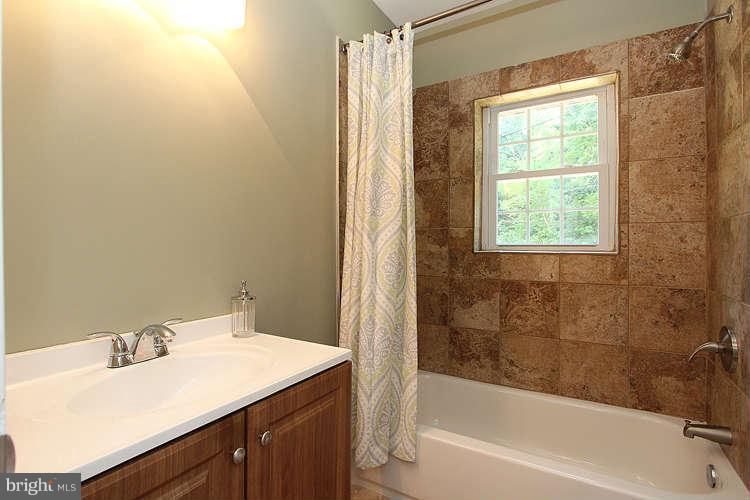 13600 Livingston Road Clinton, MD 20735 - Photo 23 of 30 Bath