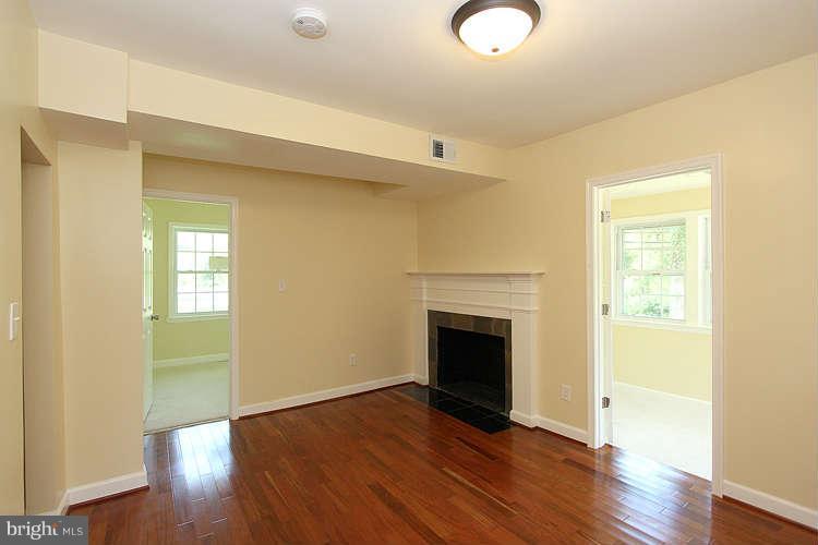 13600 Livingston Road Clinton, MD 20735 - Photo 5 of 30 Living Room