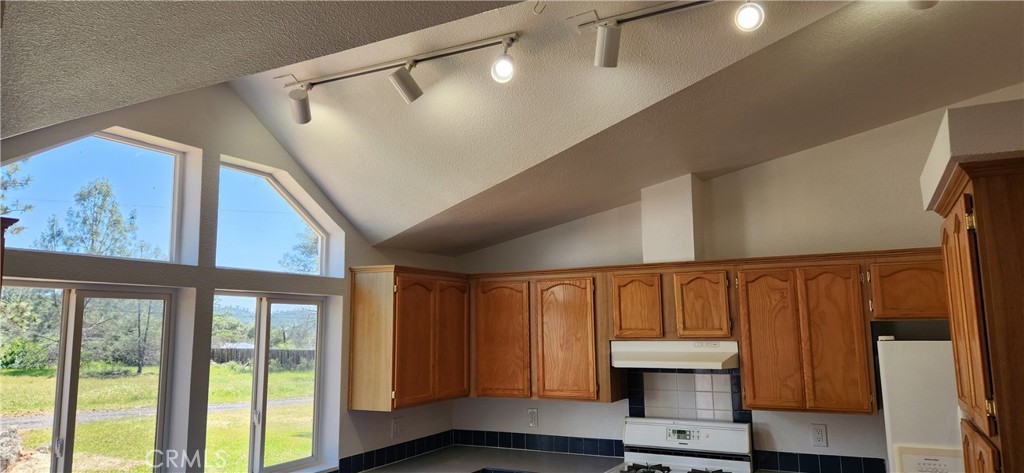 89 Crystal Pines Road Oroville, CA 95965 - Photo 7 of 46