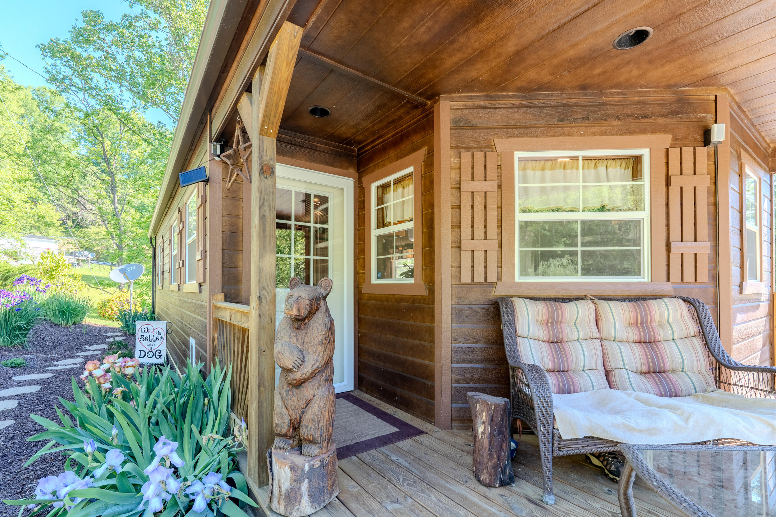 2100 Nemmo Road Vinton, VA 24179 - Photo 14 of 38 a view of a porch with furniture and a gate