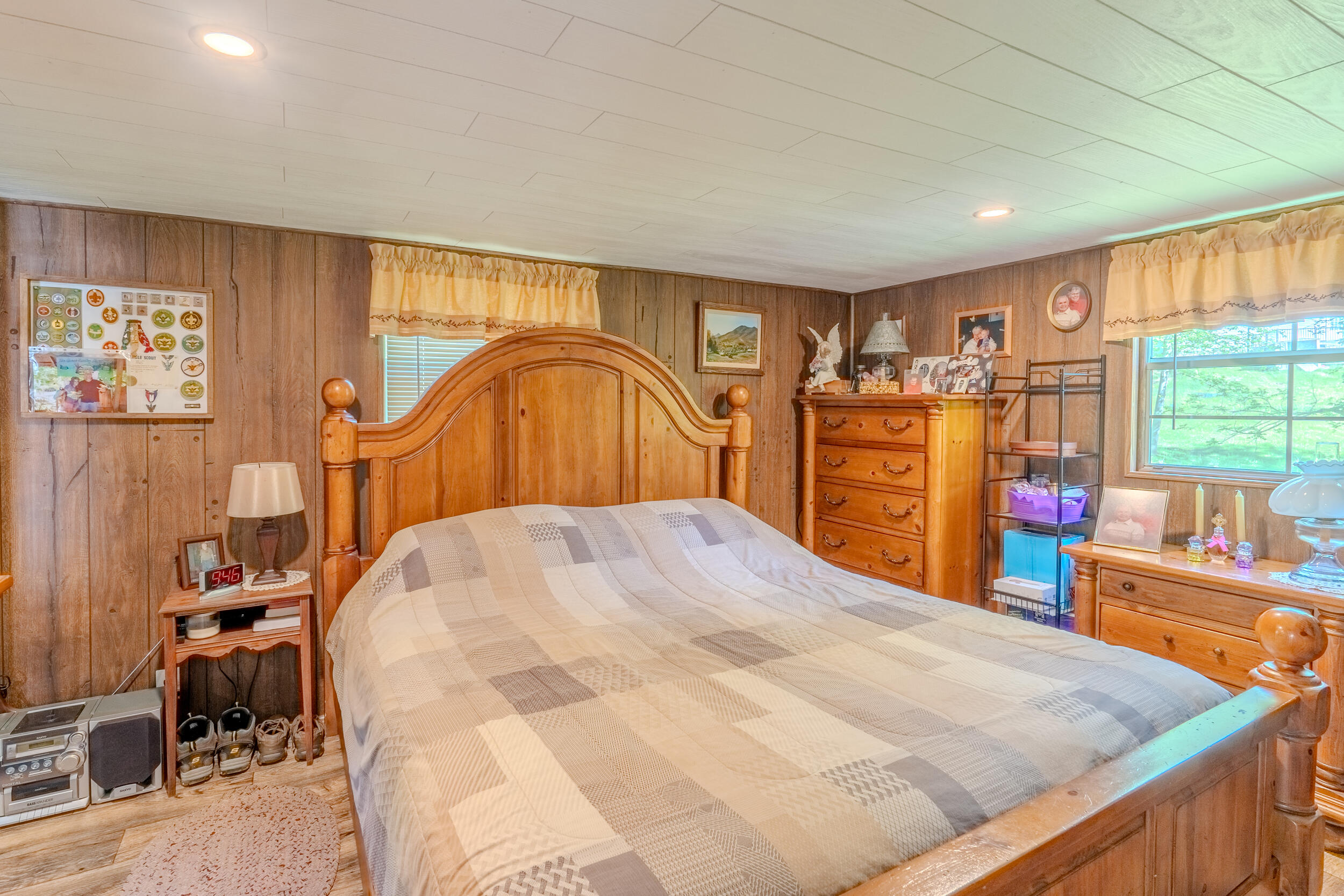 2100 Nemmo Road Vinton, VA 24179 - Photo 10 of 38 a bed room with a bed and a television