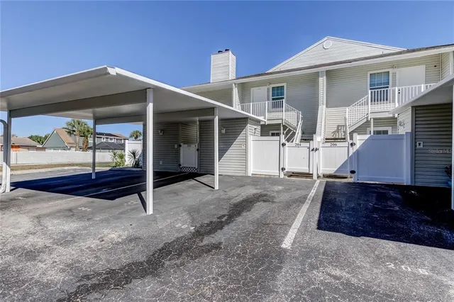 $2,300 | 8350 Savannah Trace Circle, Unit 204, Tampa, FL 33615