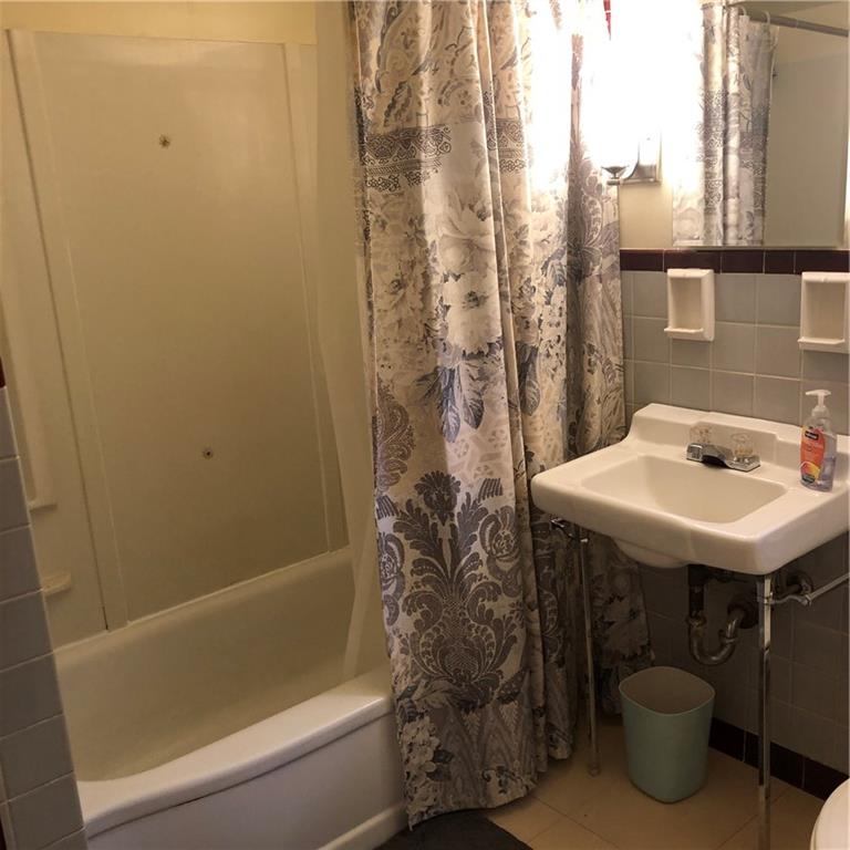 300 Radisson Road Pittsburgh, PA 15227 - Photo 20 of 31 a bathroom with a sink and a bathtub