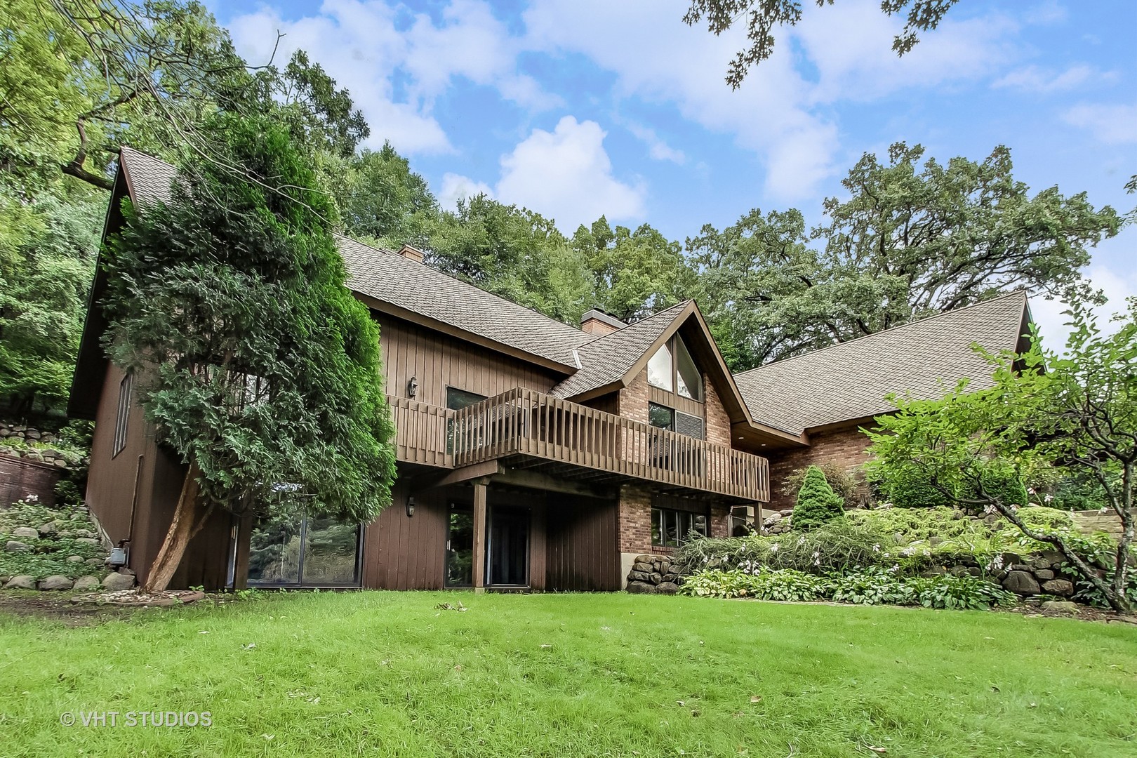 19 Marryat Road Trout Valley, IL 60013 - Photo 1 of 42 front view of a house with a yard