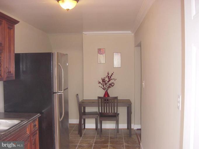 4035 Hilton Road Baltimore, MD 21215 - Photo 4 of 19 Kitchen