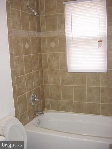 4035 Hilton Road Baltimore, MD 21215 - Photo 5 of 19 1st Floor full Bath!