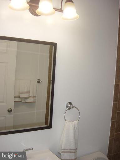 4035 Hilton Road Baltimore, MD 21215 - Photo 10 of 19 Another view of the 1st floor Bathroom