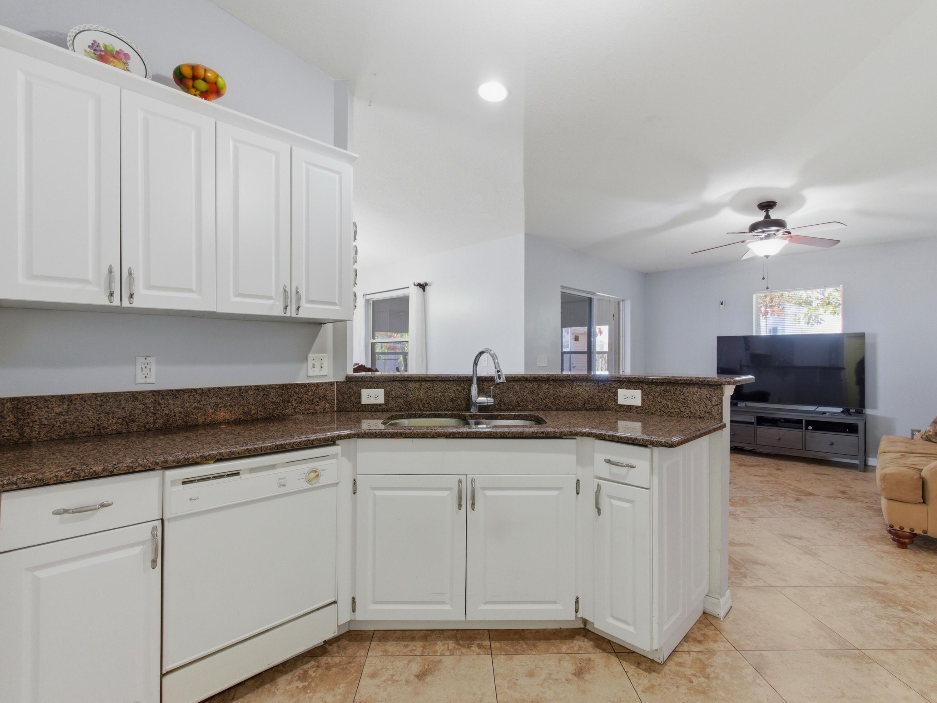 731 Southwest Bond Road Port St. Lucie, FL 34953 - Photo 16 of 31 Kitchen