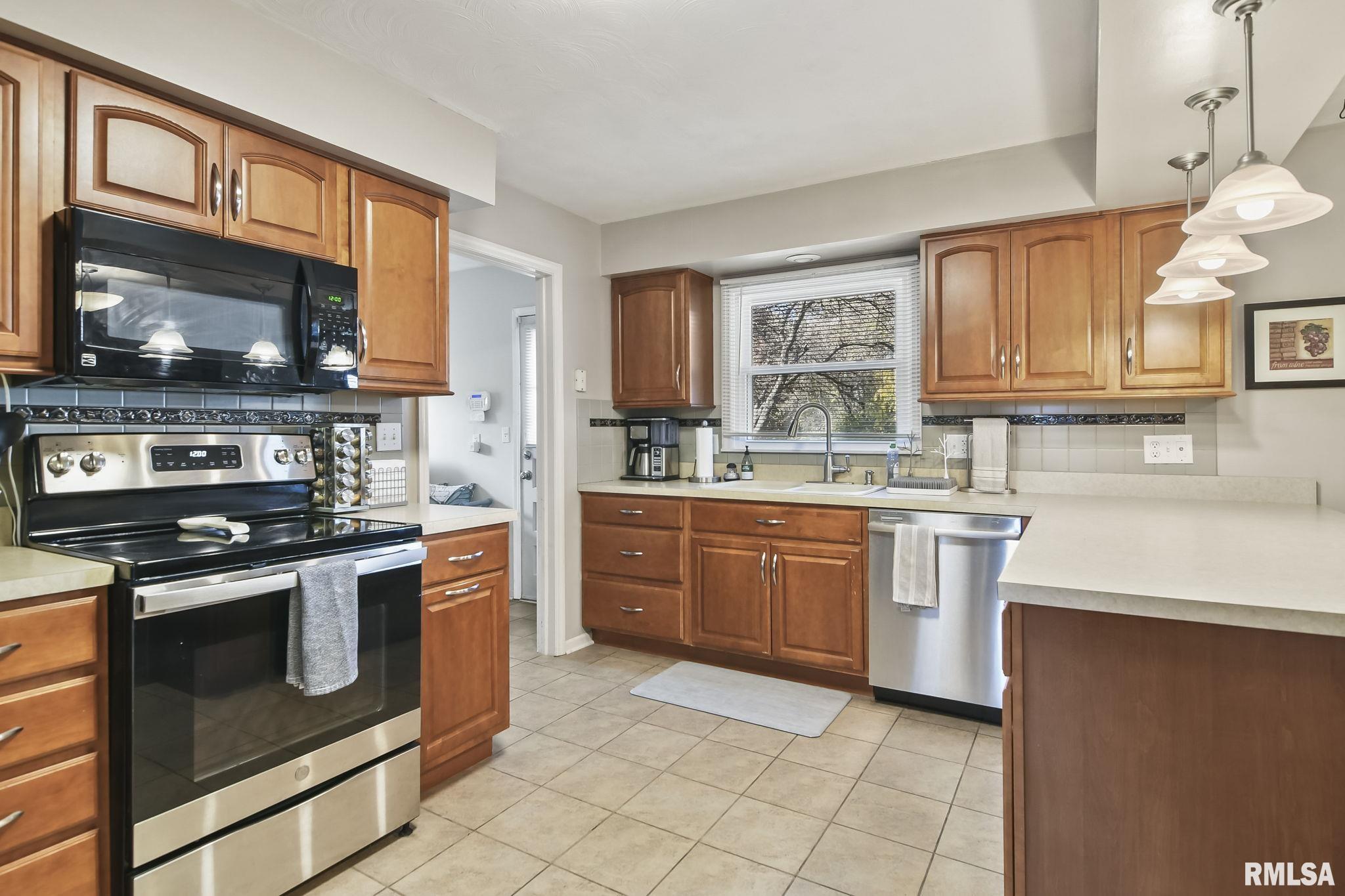 2331 Hampton Drive Springfield, IL 62704 - Photo 15 of 41 Gallery Image 15