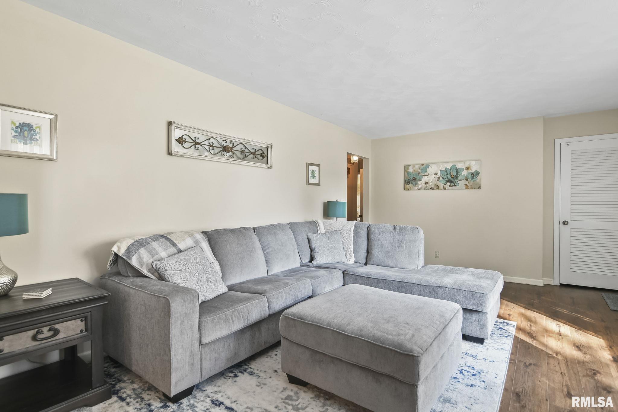 2331 Hampton Drive Springfield, IL 62704 - Photo 3 of 41 Gallery Image 3