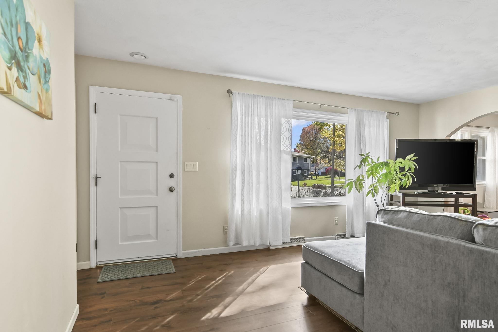 2331 Hampton Drive Springfield, IL 62704 - Photo 5 of 41 Gallery Image 5