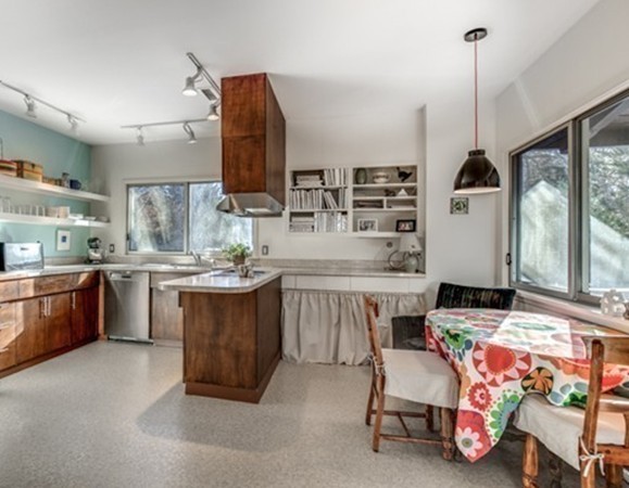 16 Rockholm Road Gloucester, MA 01930 - Photo 10 of 21 Gallery Image 10