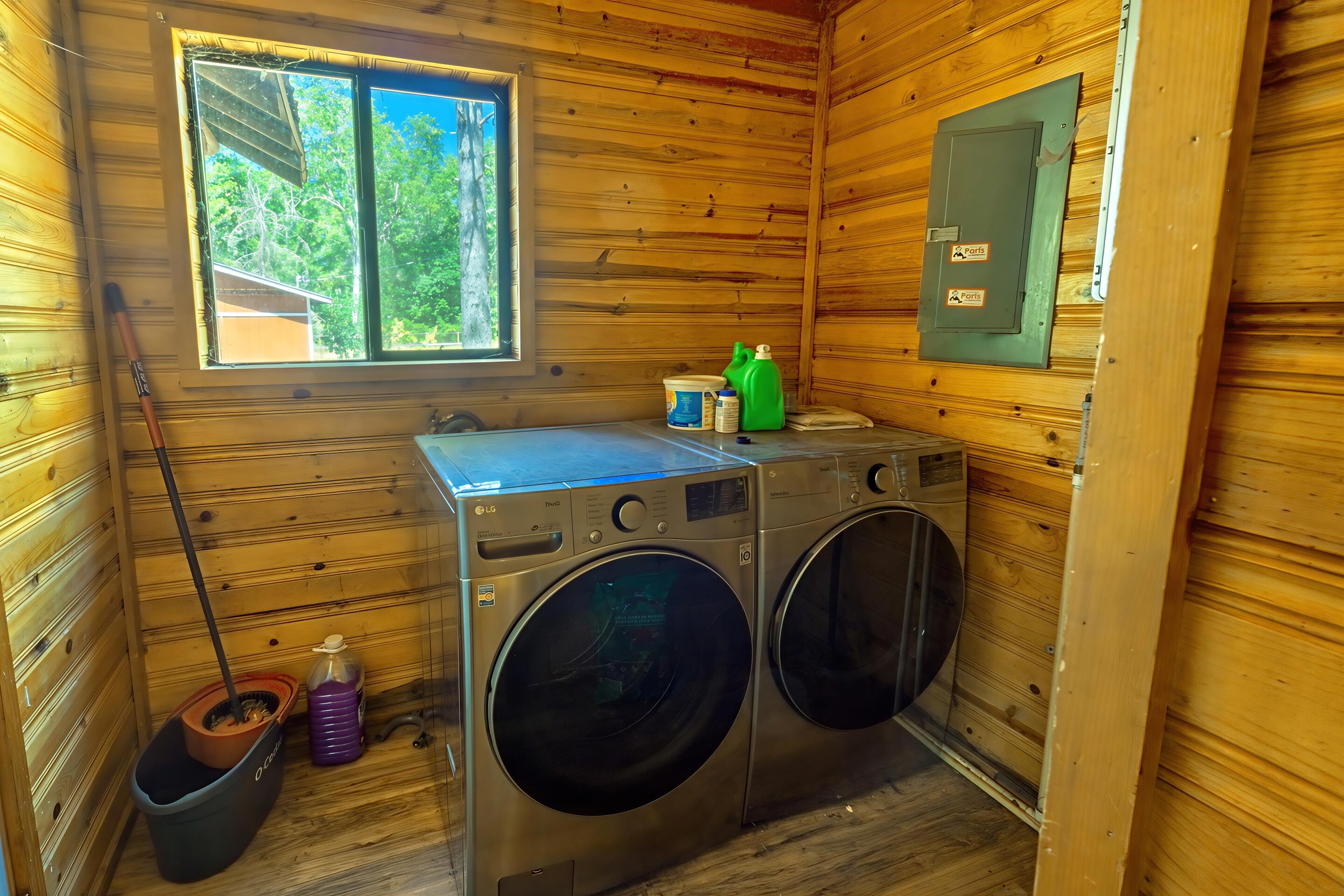 7354 Takilma Road Cave Junction, OR 97523 - Photo 10 of 30 laundry