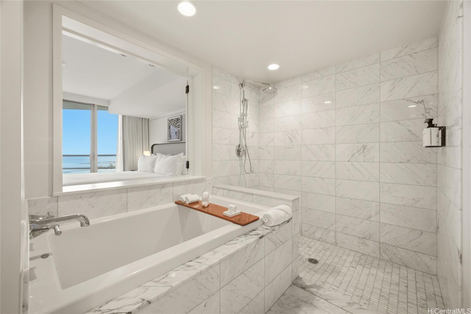 223 Saratoga Road, Unit 2015 Honolulu, HI 96815 - Photo 11 of 23 Gallery Image 11