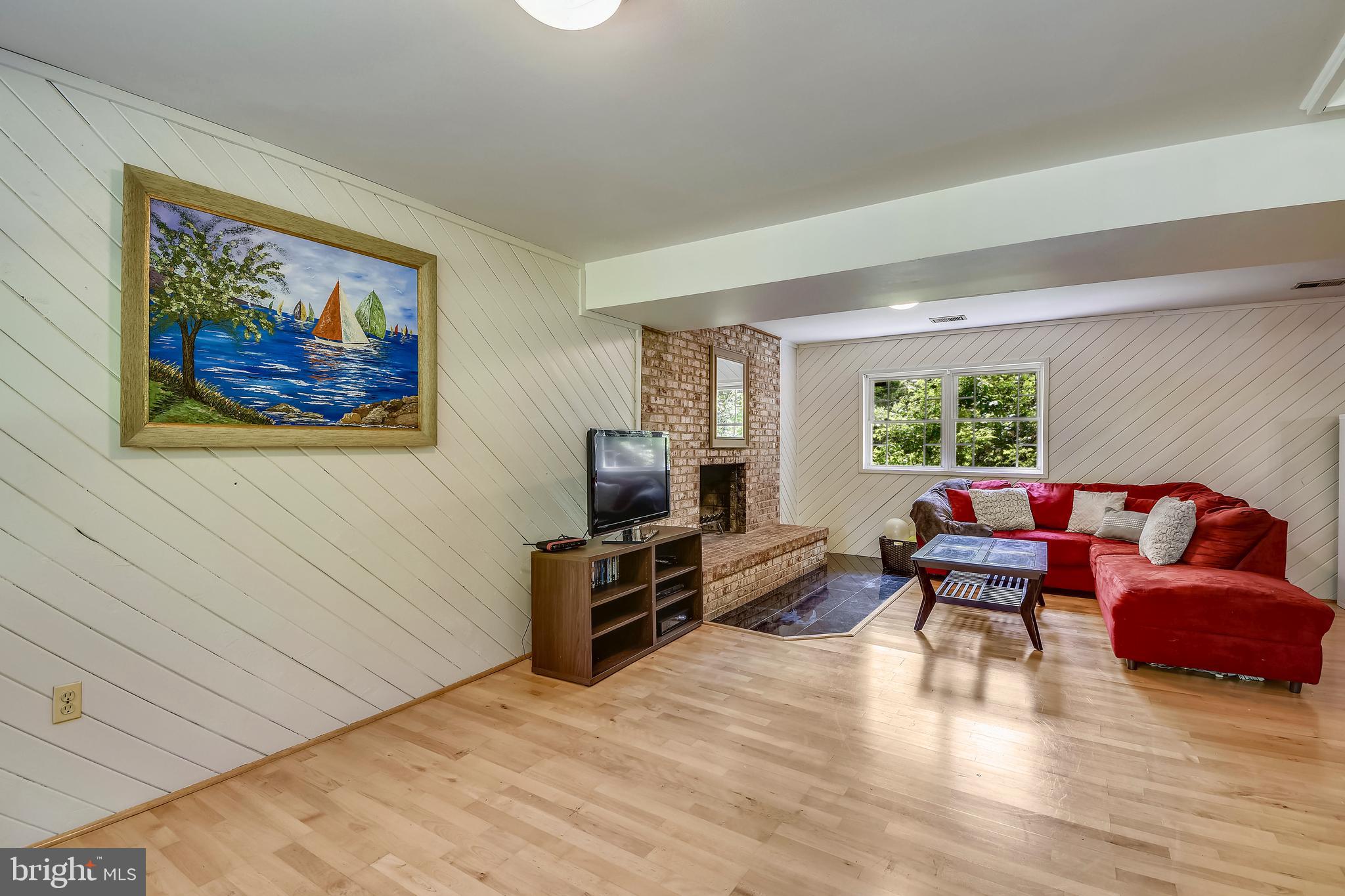 981 Shore Acres Road Arnold, MD 21012 - Photo 20 of 45 Family Room