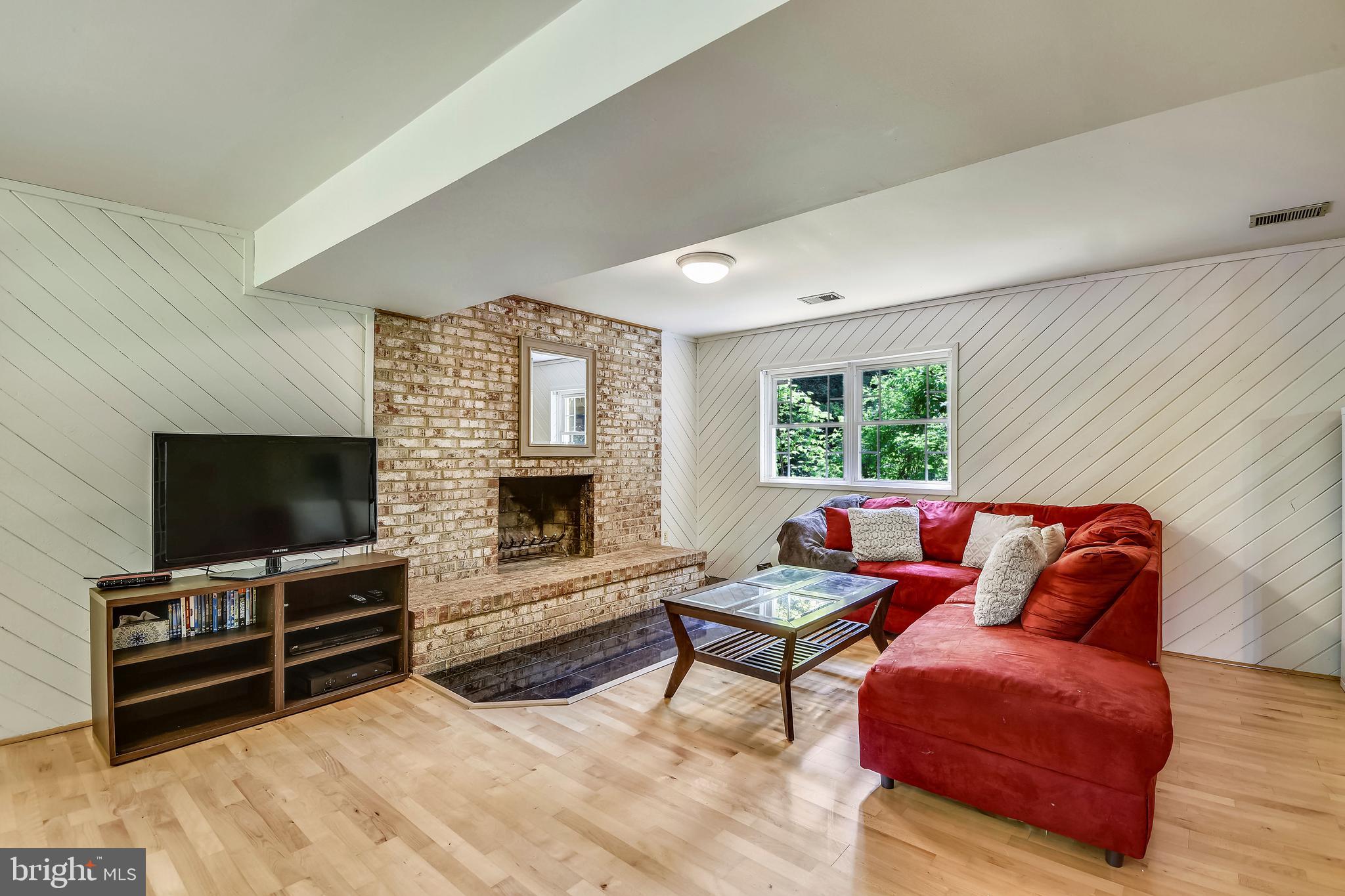 981 Shore Acres Road Arnold, MD 21012 - Photo 23 of 45 Family Room