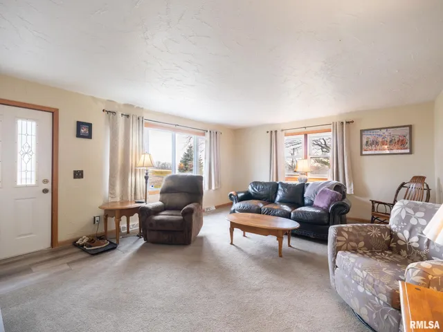 $355,000 | 6065 Locust Road, Delavan, IL 61734