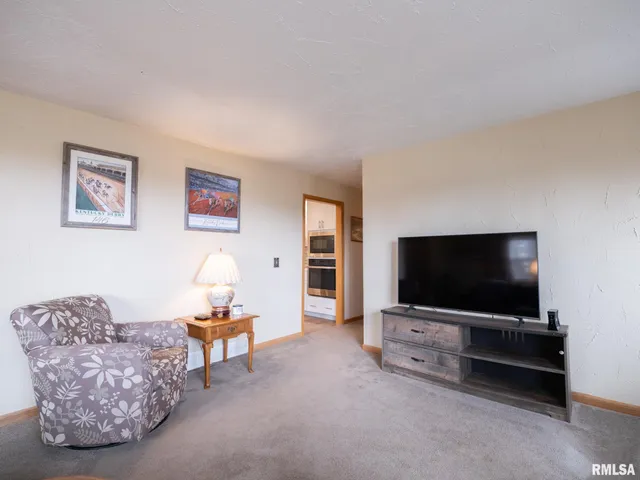 $355,000 | 6065 Locust Road, Delavan, IL 61734