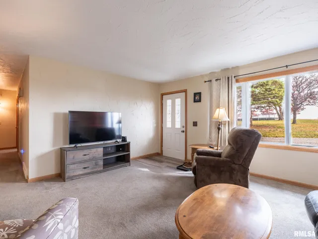 $355,000 | 6065 Locust Road, Delavan, IL 61734