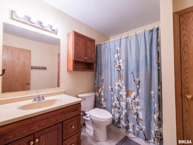 $355,000 | 6065 Locust Road, Delavan, IL 61734