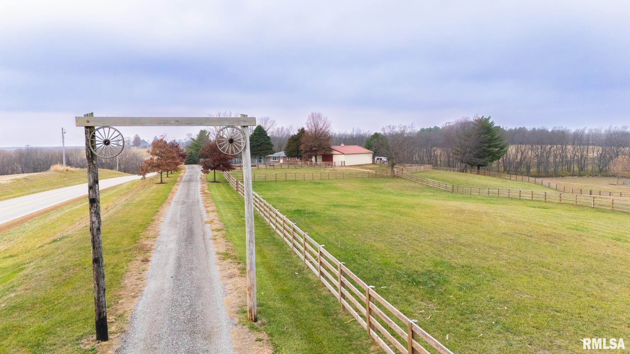 6065 Locust Road Delavan, IL 61734 - Photo 3 of 52