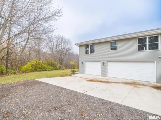 $355,000 | 6065 Locust Road, Delavan, IL 61734