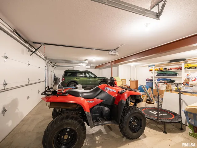 $355,000 | 6065 Locust Road, Delavan, IL 61734