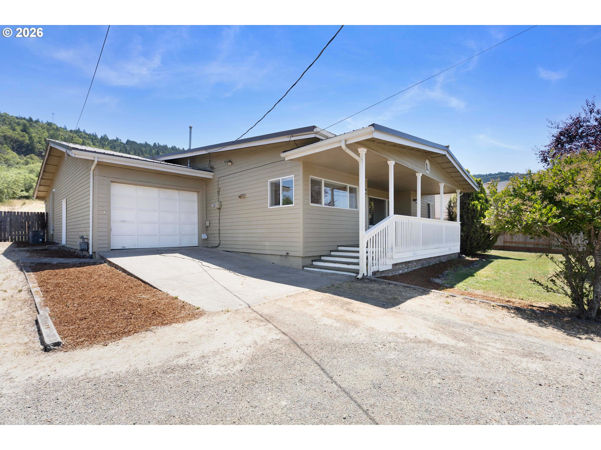 1402 Lookingglass Road Roseburg, OR 97471 - Photo 1 of 37