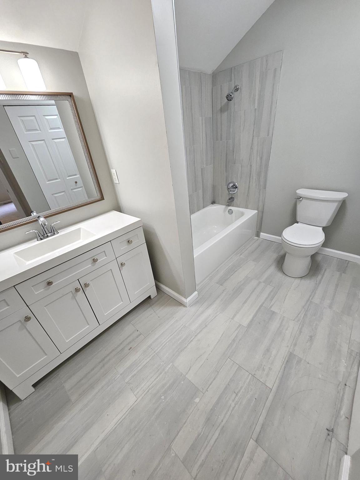 120 Bracken Road Medford, NJ 08055 - Photo 21 of 35 2nd Floor Floor Hallway Full Bath