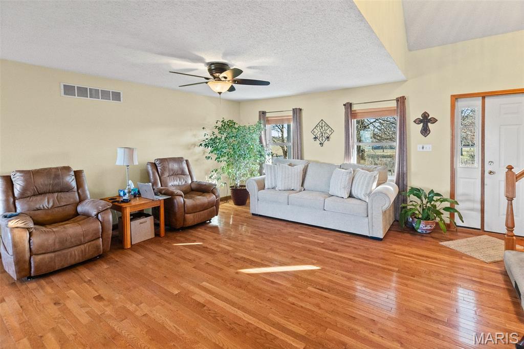 8847 New Athens Darmstadt Road New Athens, IL 62264 - Photo 19 of 63