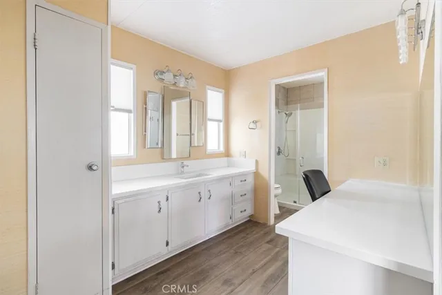 a view of a pathway with a house