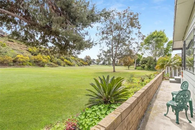 a white and white photo of a park