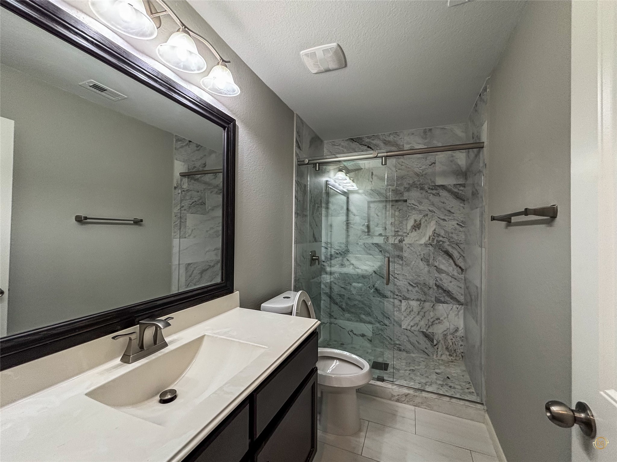 61 Rodeo Crest Drive Manvel, TX 77578 - Photo 17 of 30 a bathroom with a sink mirror toilet and shower